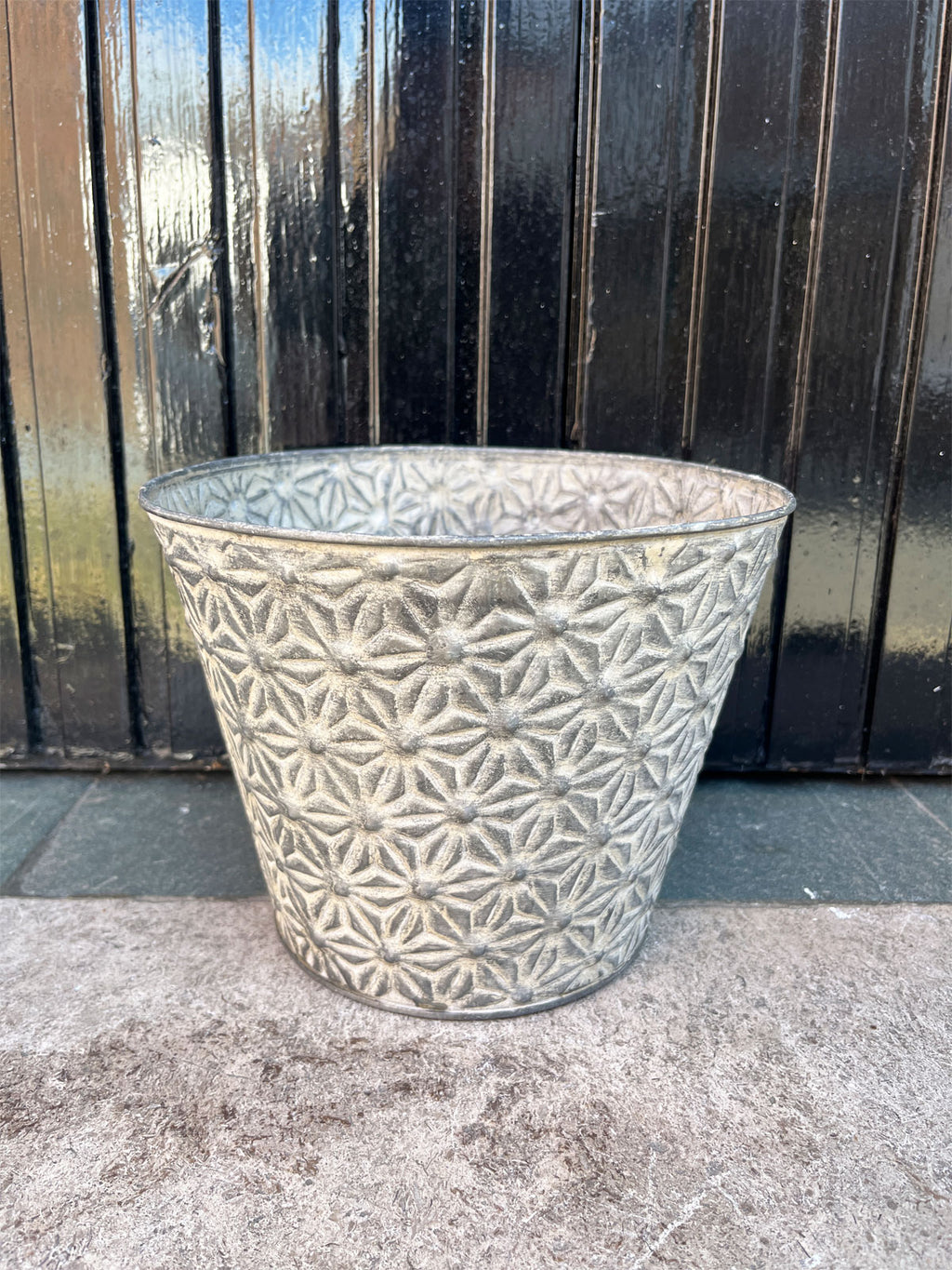 Metal Daisy Plant Pot - 17cm