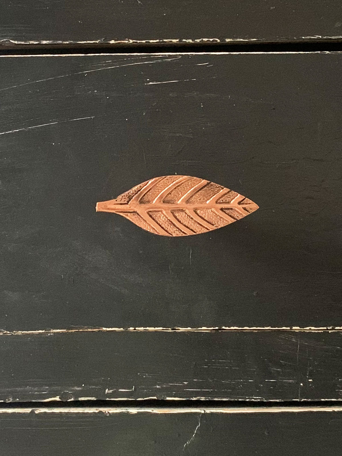 Leaf Design Metal Knob - Bronze