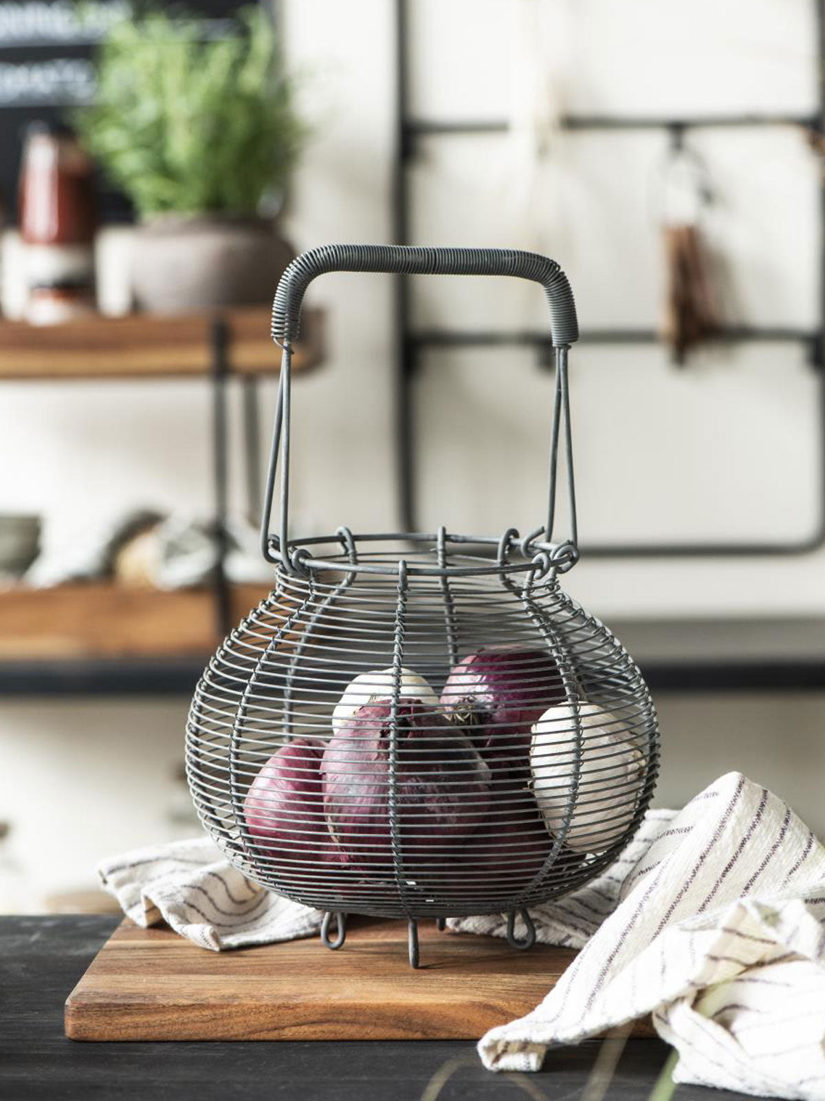 Traditional Style Wire Basket - Eggs