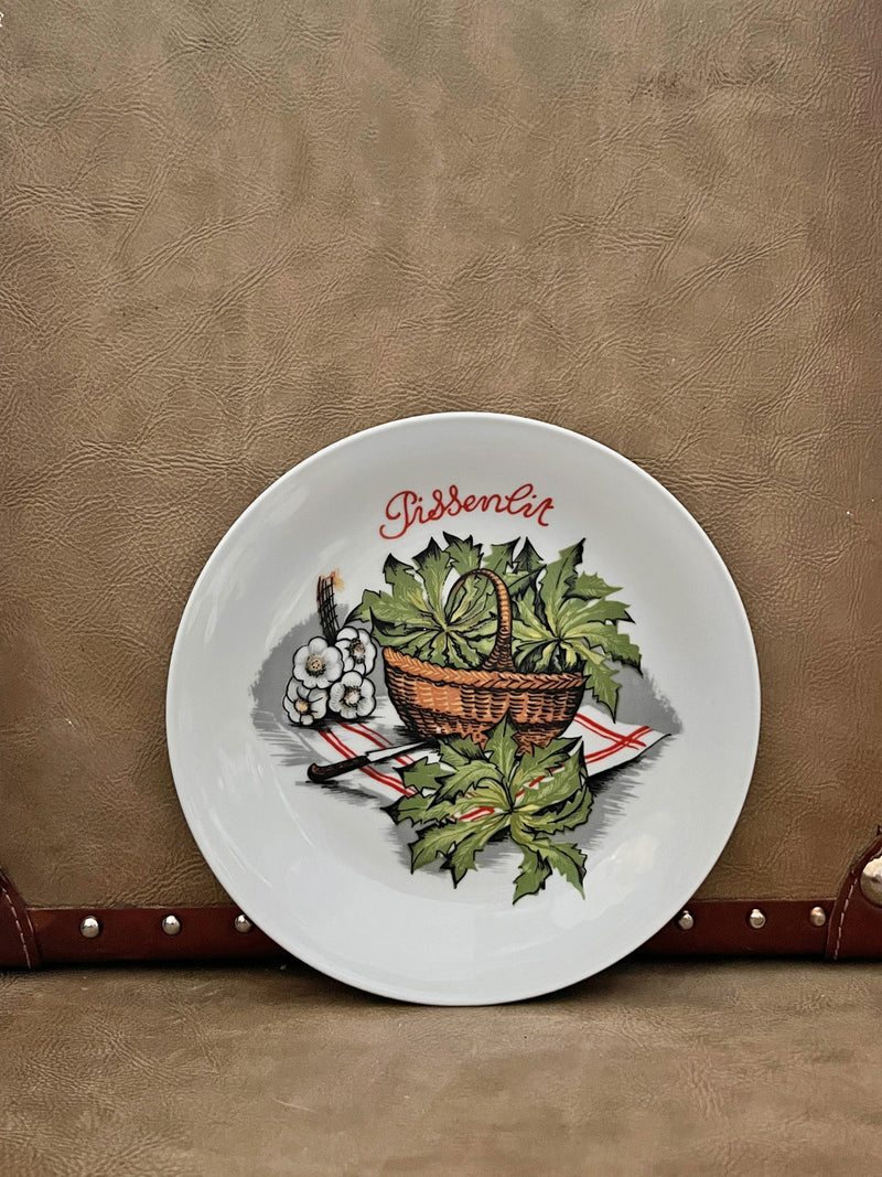 Vintage Salad Themed Plate by L'Hirondelle - pissenlit (dandelion)